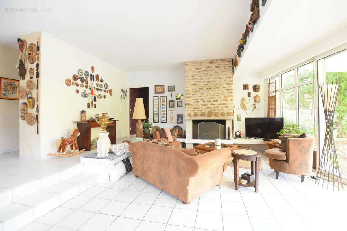 Maison à LES ESSARTS-LE-ROI