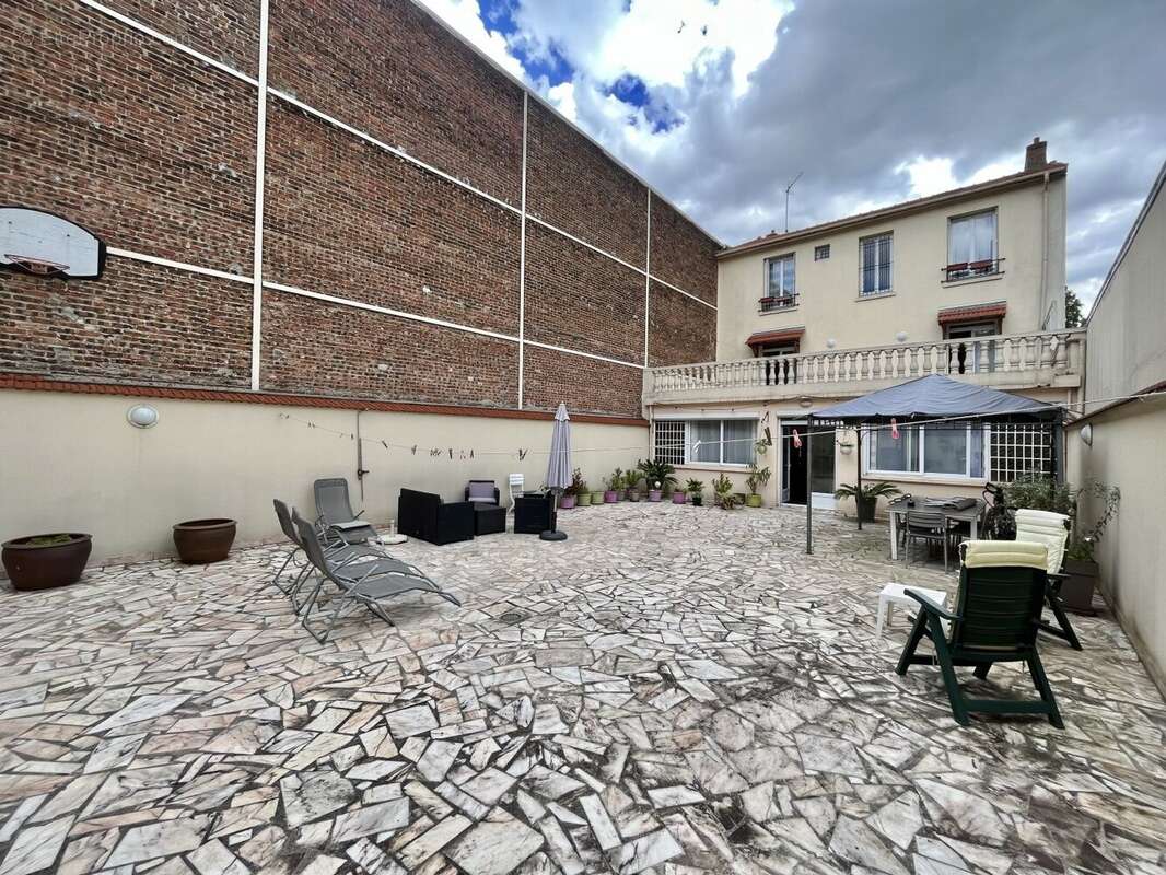 Maison 230 m² à Bagnolet  - photo 2