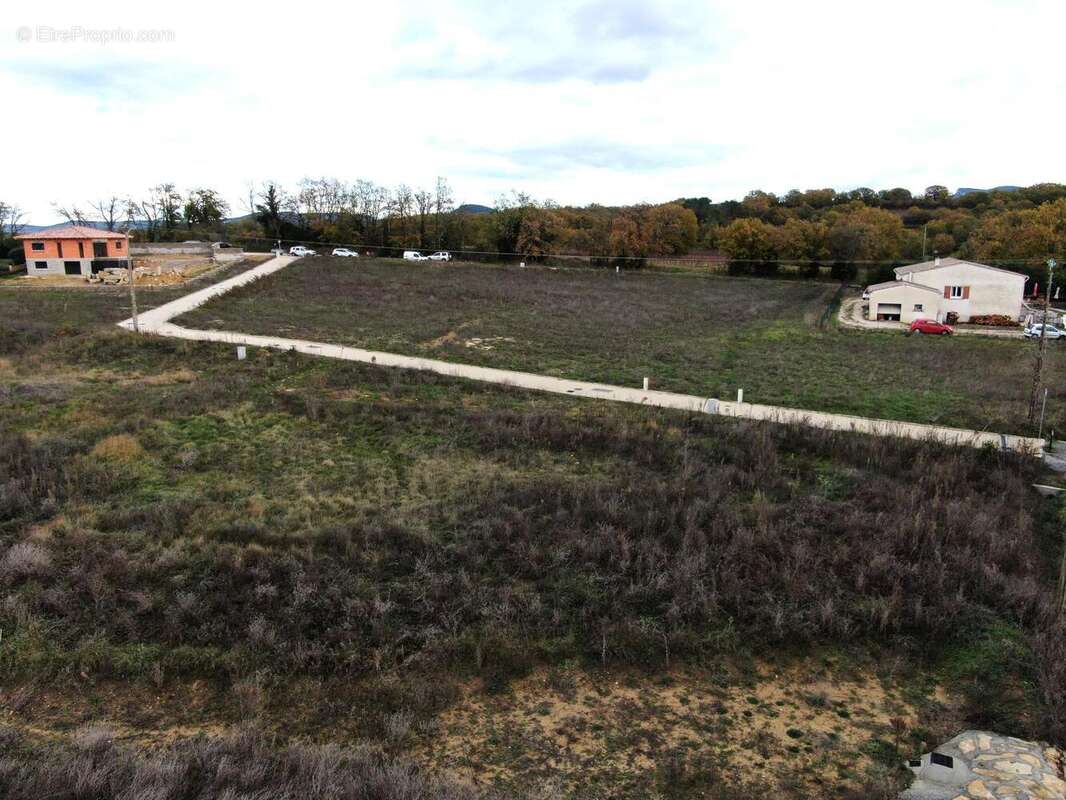 Terrain 1021 m² à Rousson  - photo 2