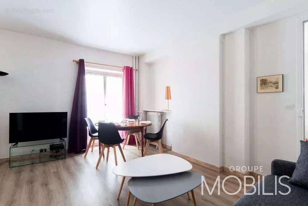 Appartement à PARIS-8E