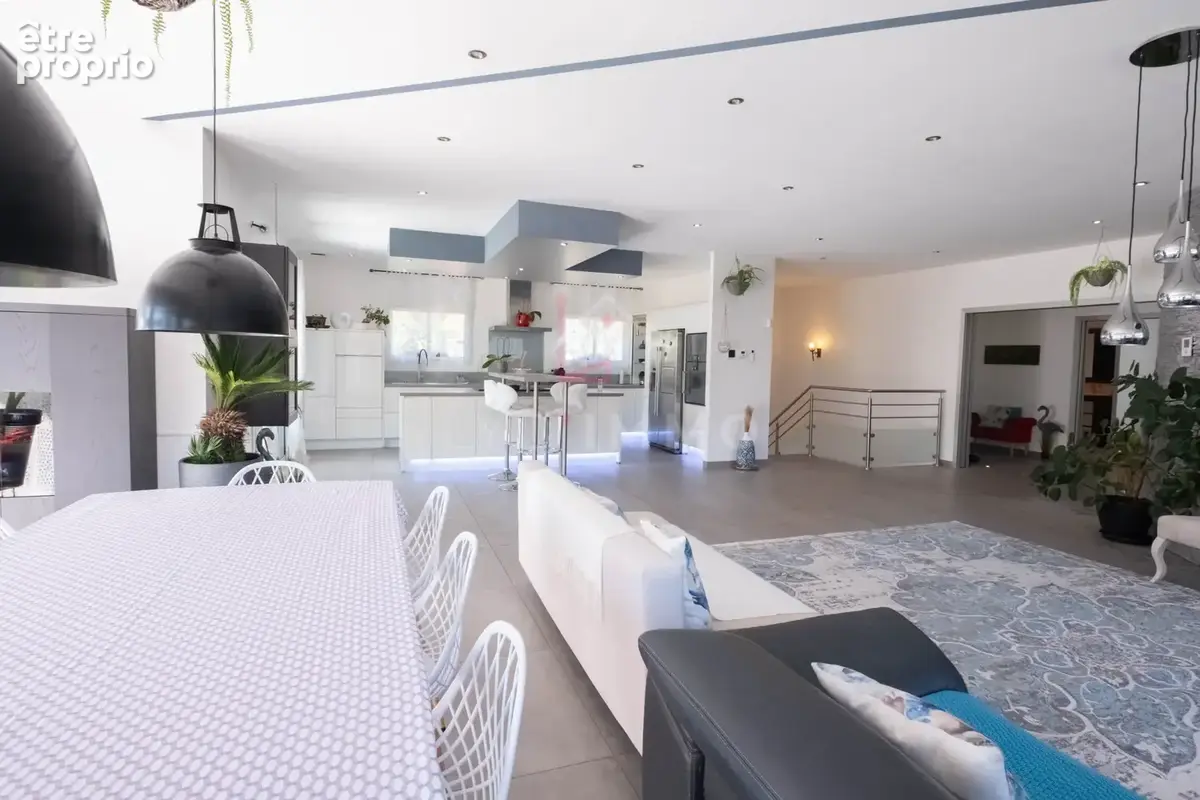 Villa familaile avec piscine et grand terrain - photo 8
