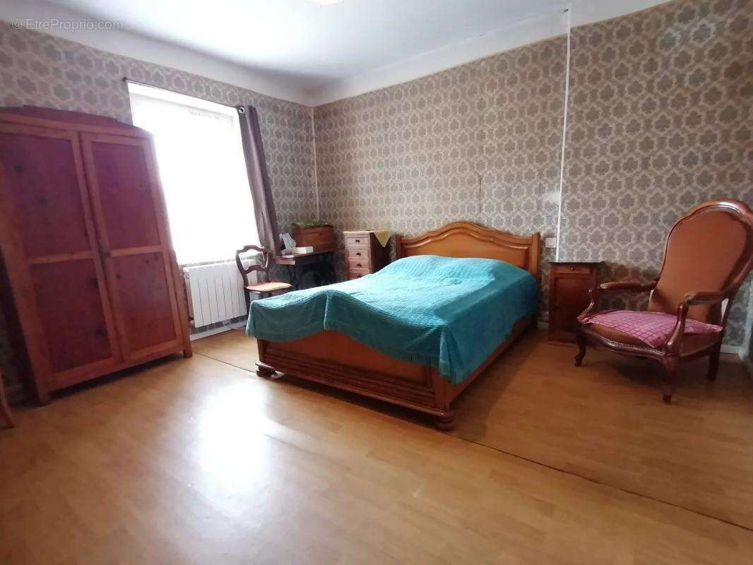 Maison à SAINT-SULPICE-LES-FEUILLES