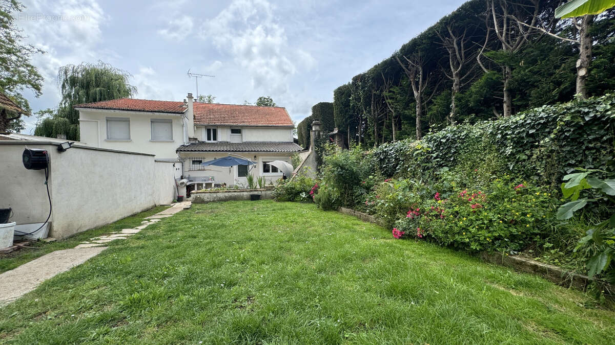 Maison à SAINT-PIERRE-DU-PERRAY