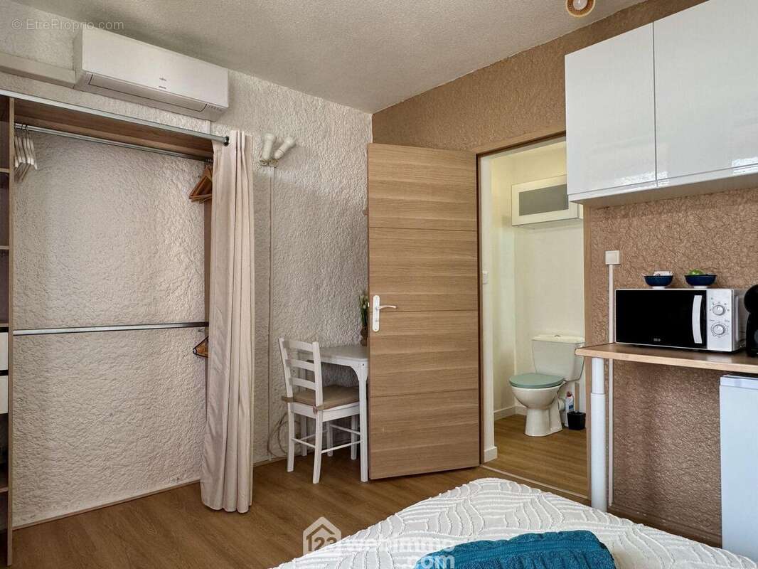 Disposant d'espace pratique pour le repas et le rangement. - Appartement à CHASSENEUIL-DU-POITOU