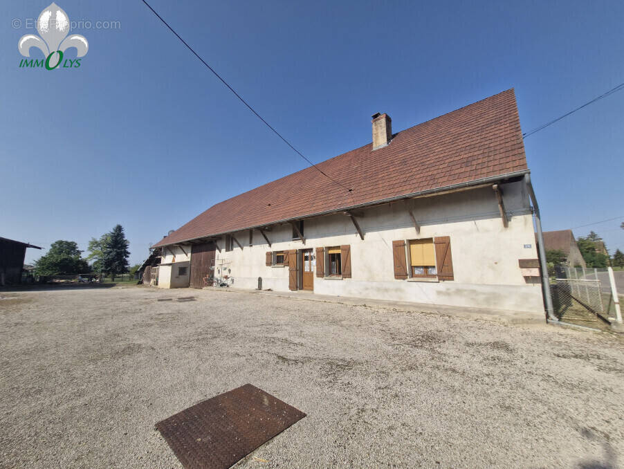 Maison à LONGEPIERRE