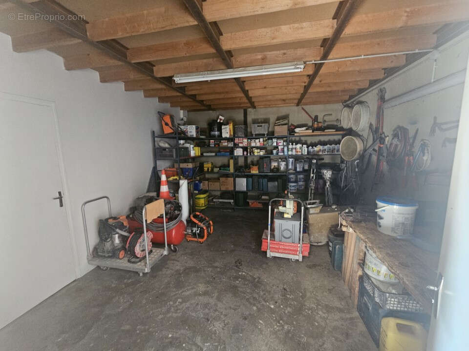 Commerce à PONT-SAINTE-MARIE