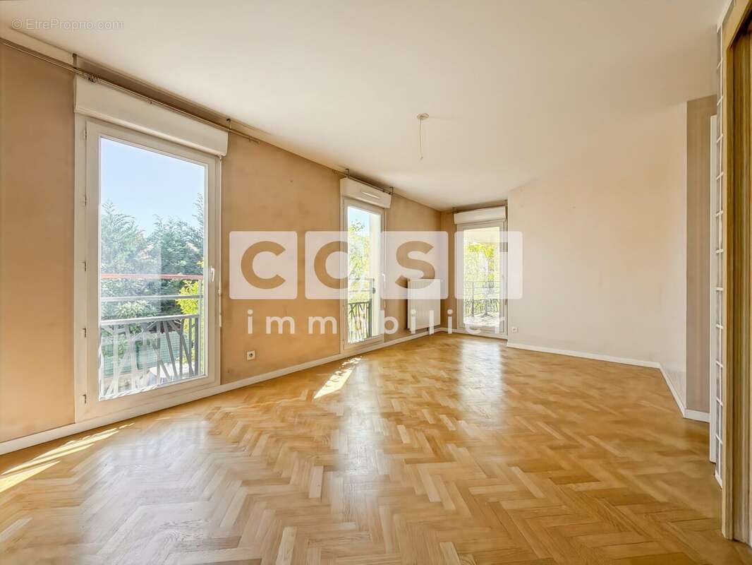 Appartement à GENNEVILLIERS