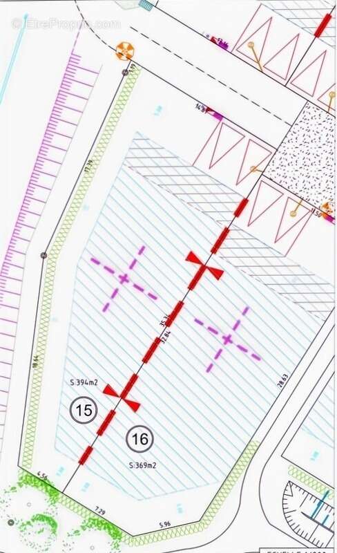 Terrain à SAINT-LAURENT-DE-LA-PREE