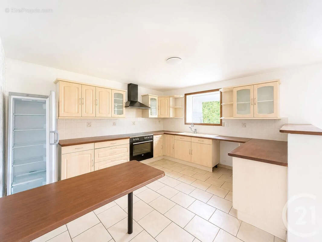 Maison 173 m² à Saint-Mard  - photo 3