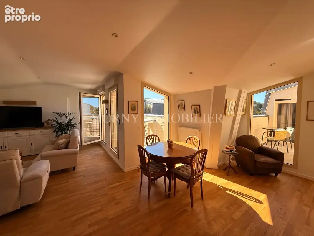 Appartement dernier étage avec deux terrasses - parking privatif et cave - photo 5