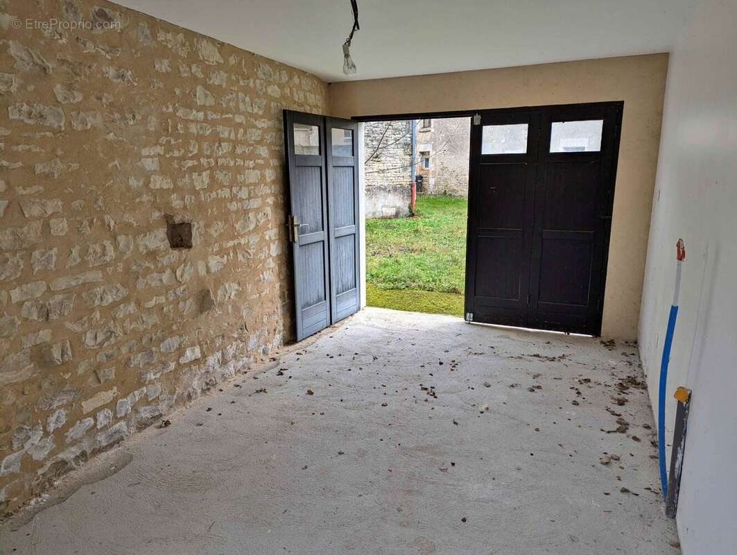 partie garage - Maison à BAZARNES