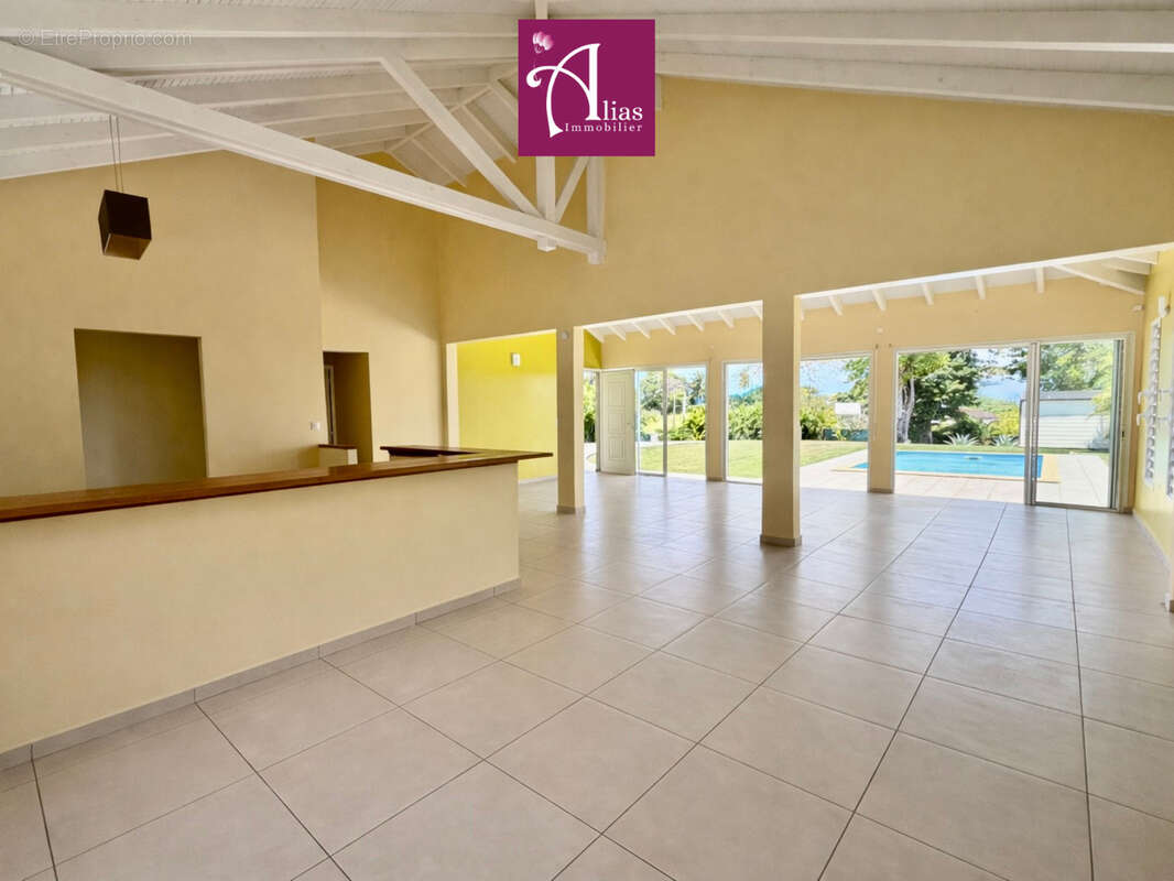 Maison à PETIT-BOURG