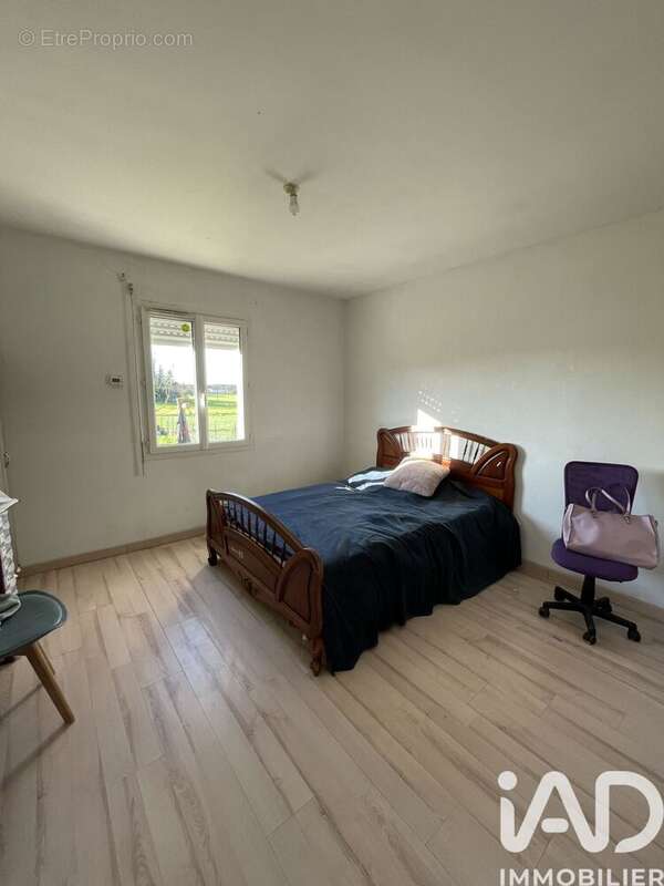 Maison 87 m² à Germignac  - photo 5