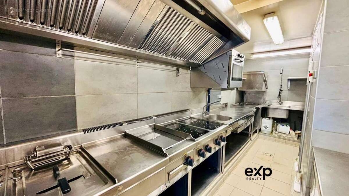 Commerce à LES ALLUES