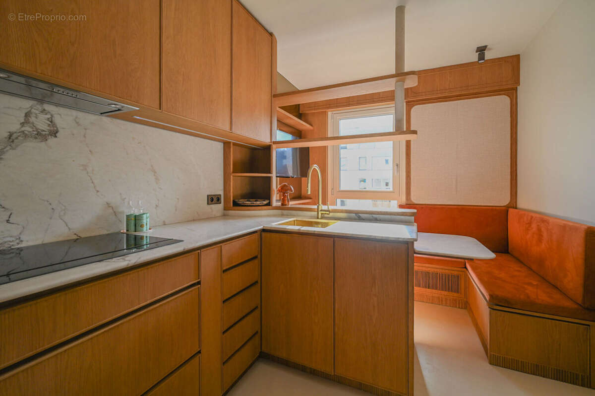 Appartement à PARIS-8E