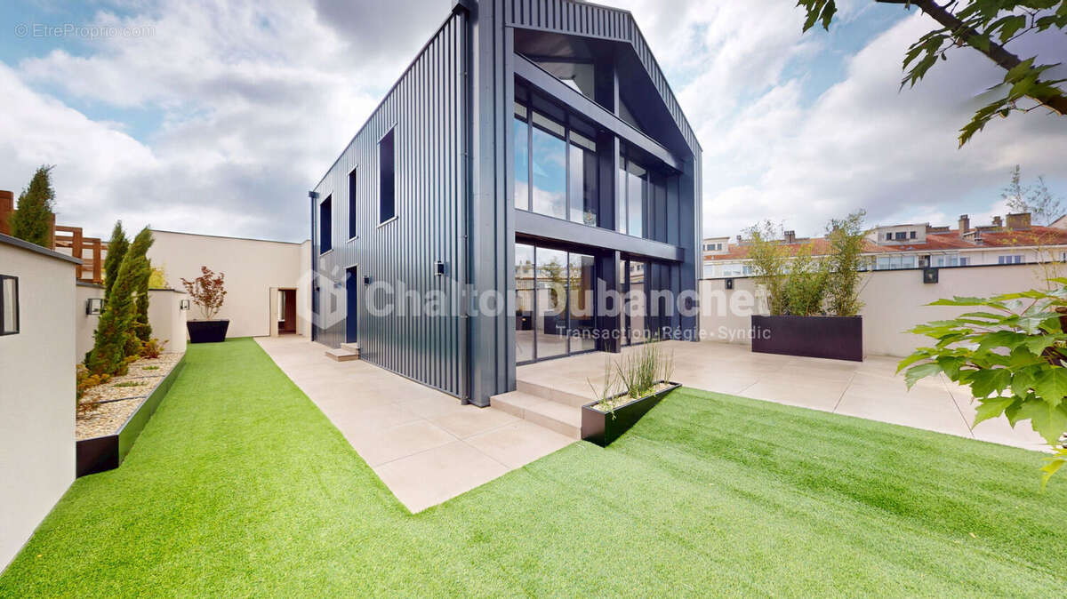 ROANNE - Maison de Prestige "Black House" de 121 m² - photo 2