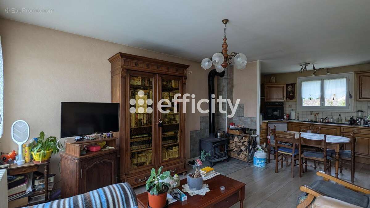 Maison 130 m² à La Monnerie-Le-Montel  - photo 11