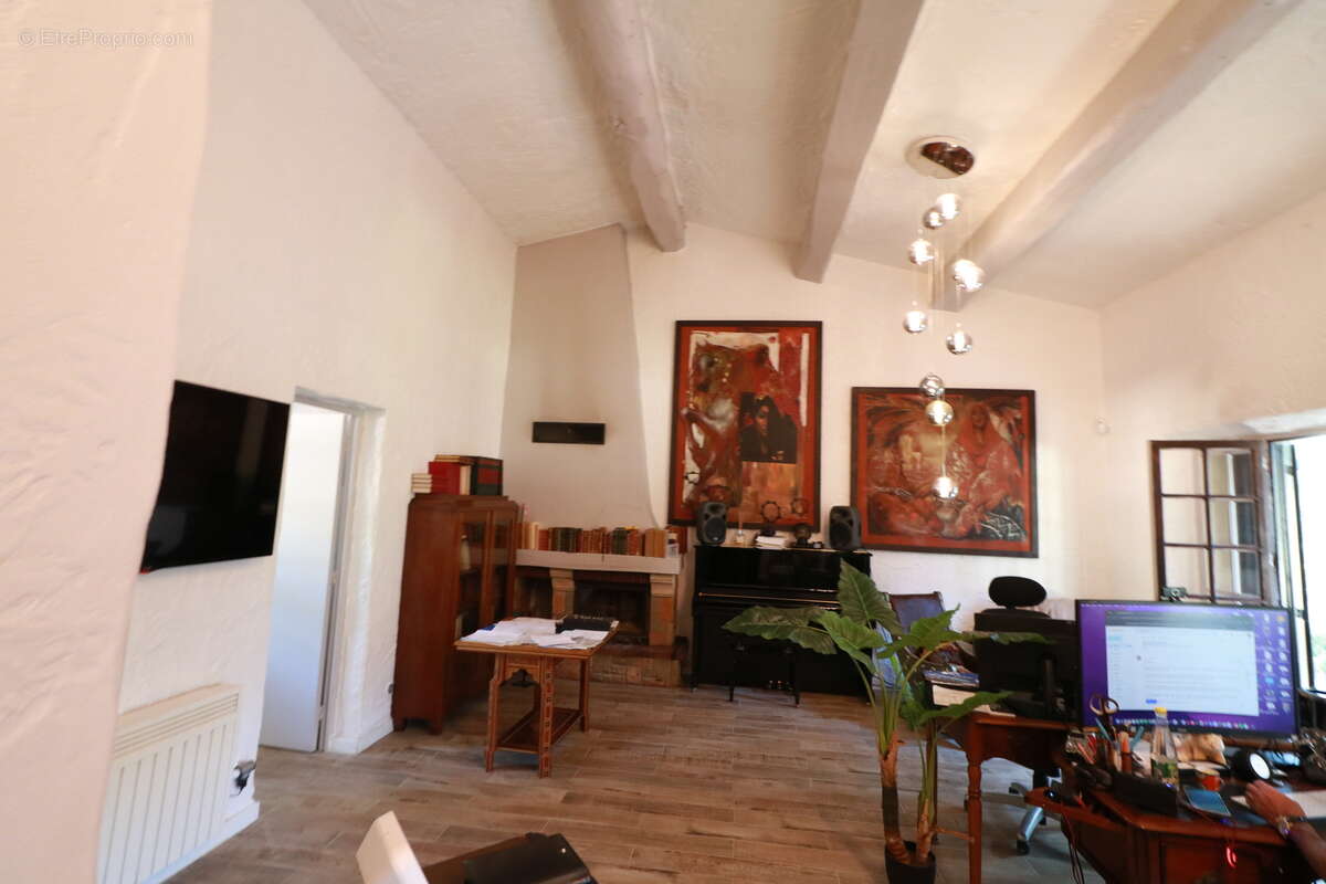 Maison à VALBONNE