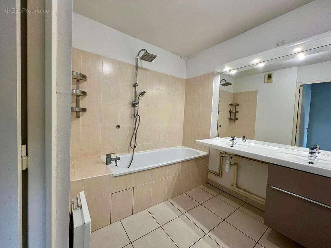 Appartement à MARSEILLE-2E