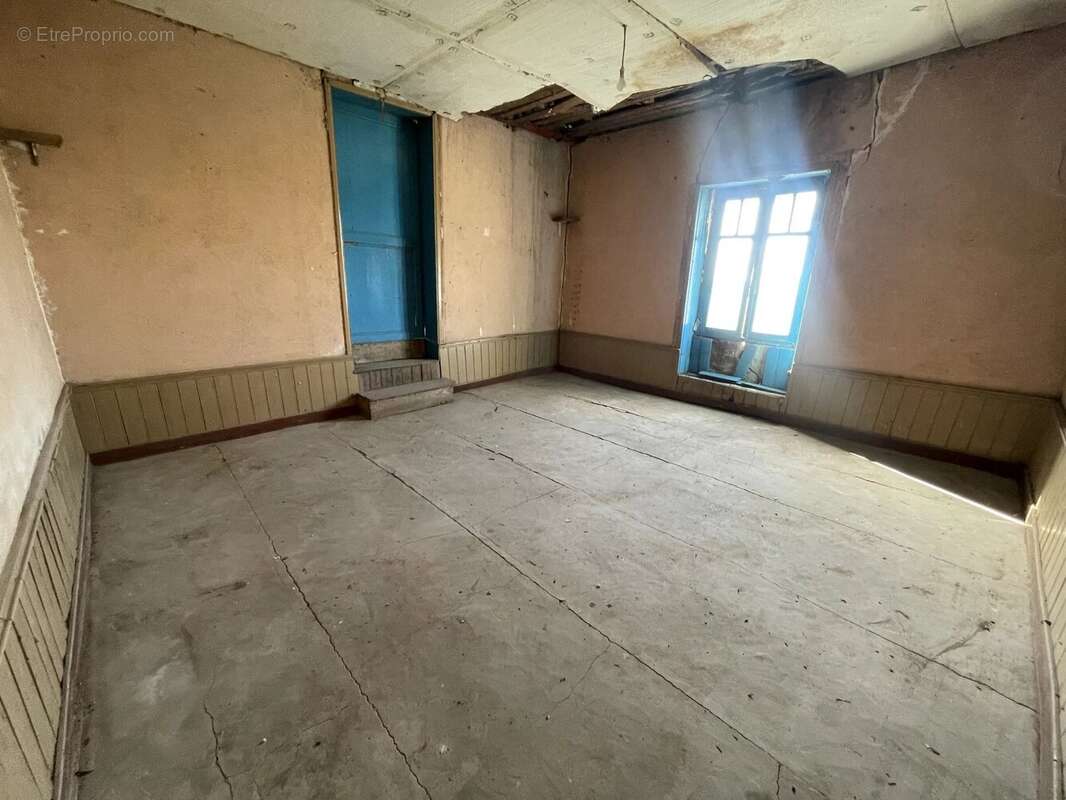 Maison en pierre à rénover entièrement - photo 4
