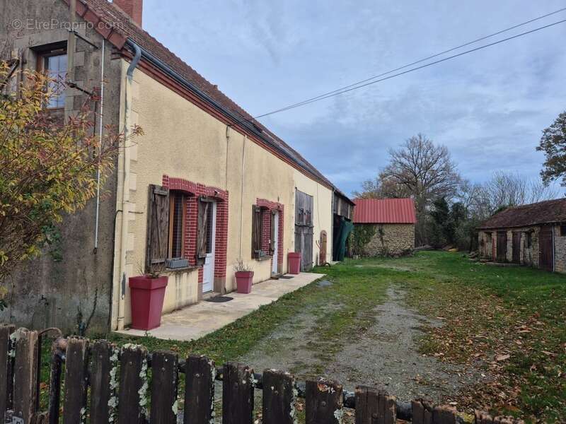 Maison à vendre 5 pièces 3 chambres  terrain 1500 m² dépendances ORSENNES (36) - photo 11