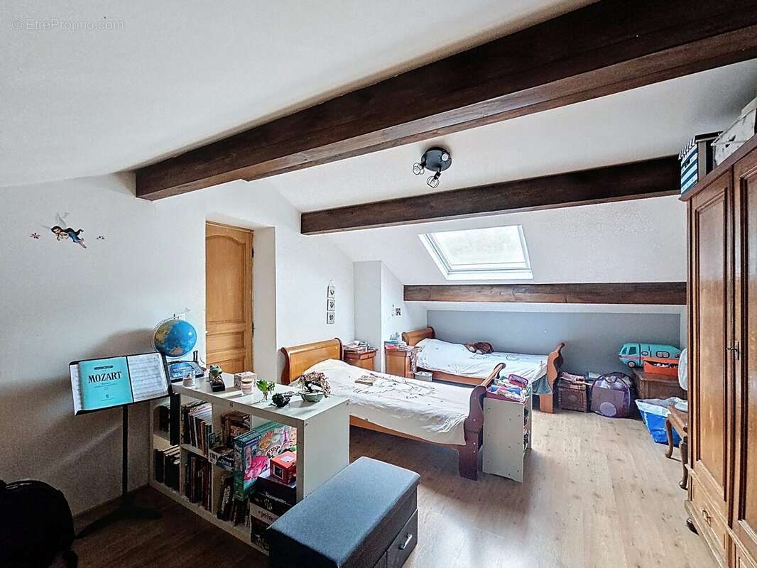 Appartement à CHATEL-SAINT-GERMAIN