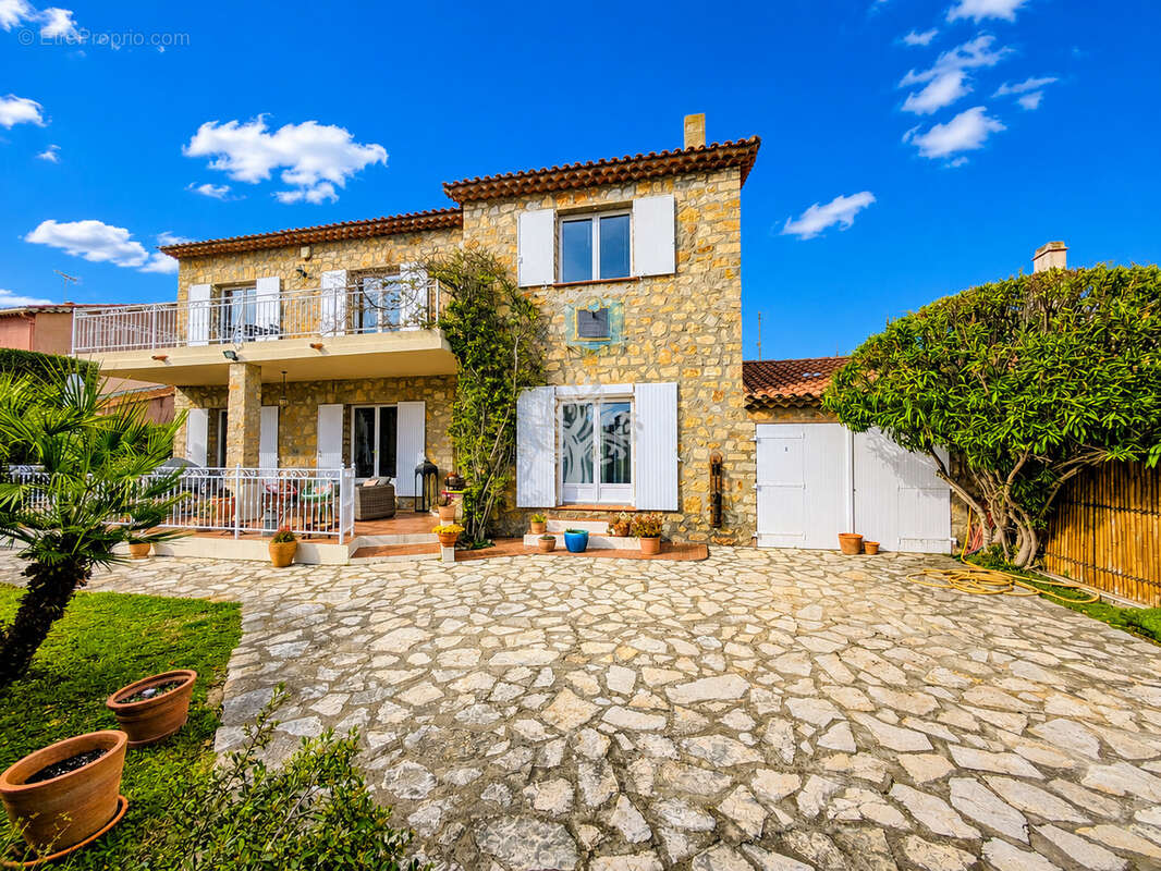A vendre proche centre ville sanary villa t7 avec 5 chambres - photo 10