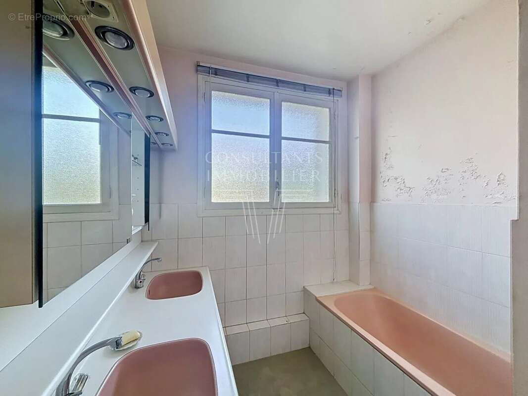 Appartement à NEUILLY-SUR-SEINE