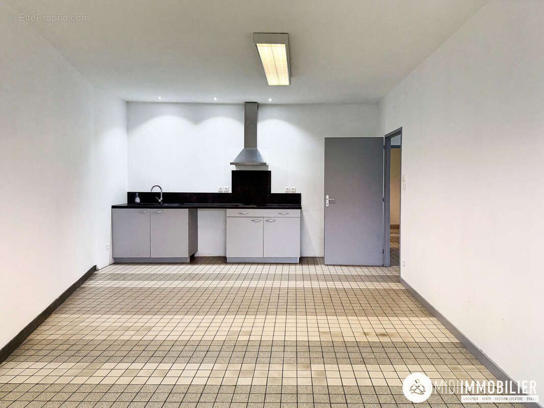 Appartement 350 m² à Saint-Juery  - photo 2