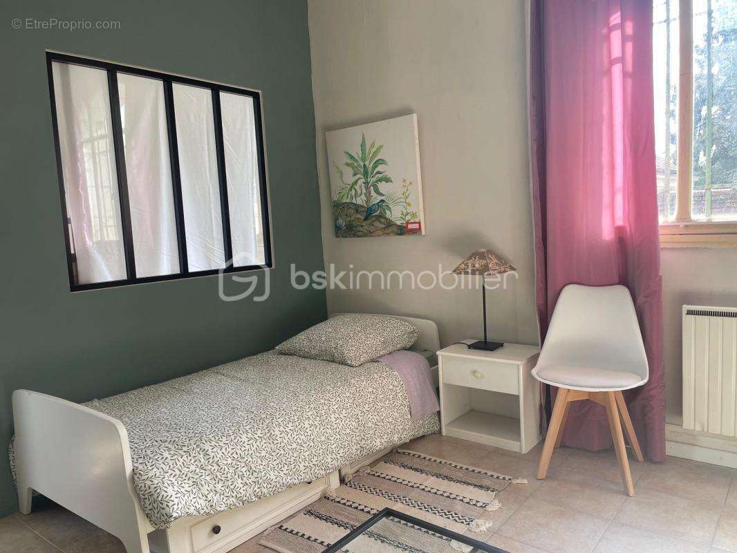 Maison de village de 140 m2 et 5 pièces sur terrain clos - photo 8