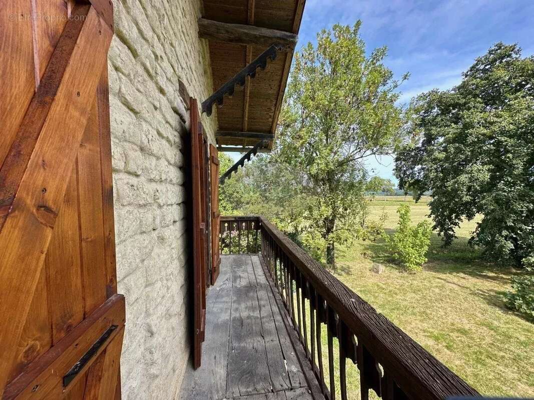 Maison à MONLEON-MAGNOAC