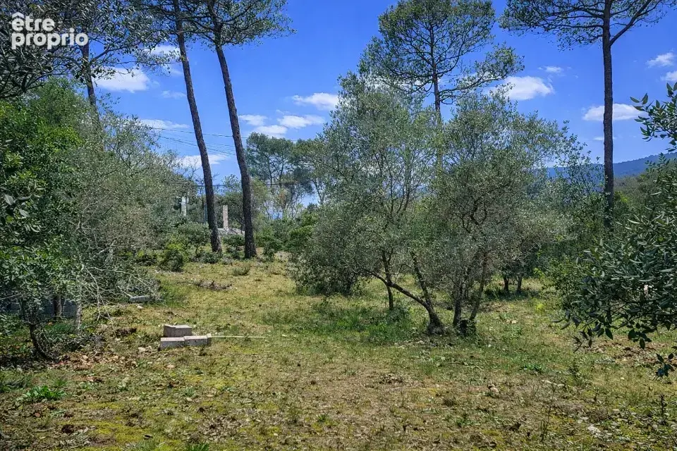 Terrain 1 001 m² à vendre à Gareoult (83136) - photo 2
