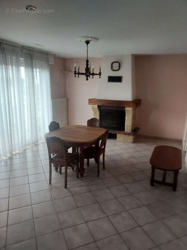 Maison à SAINT-PRYVE-SAINT-MESMIN