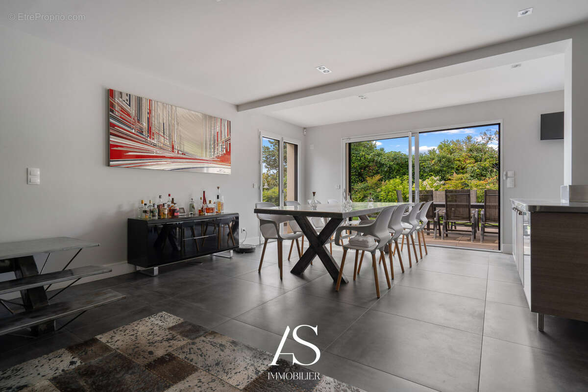 Maison à COLLONGES-AU-MONT-D&#039;OR