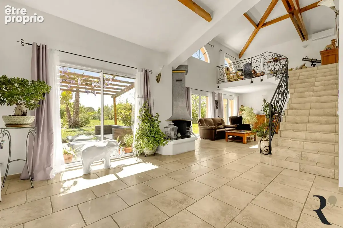 Maison Drémil Lafage 7 pièces 203 m2 sur terrain de 3972 m2 - photo 3