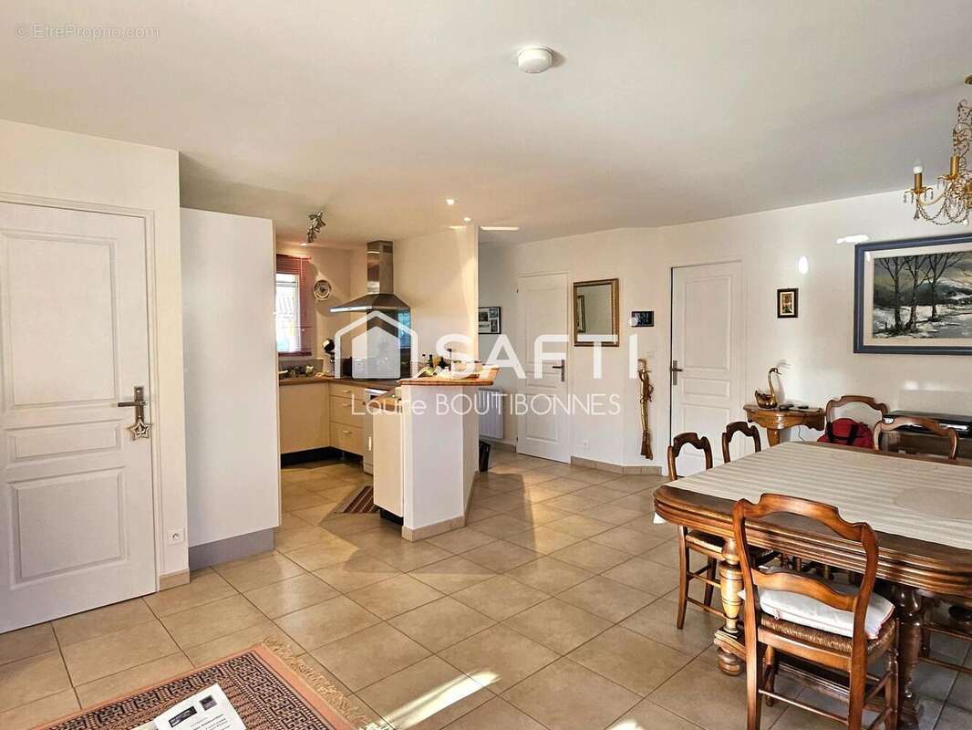 Photo 2 - Maison à SAINT-SULPICE