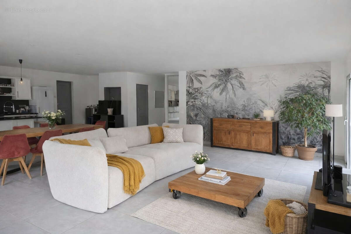 Maison à BUSSAC-SUR-CHARENTE