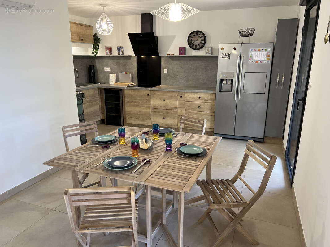 Presqu’île de Giens   Élégant appartement T3 avec vaste terrasse et stationnements privatifs - photo 2
