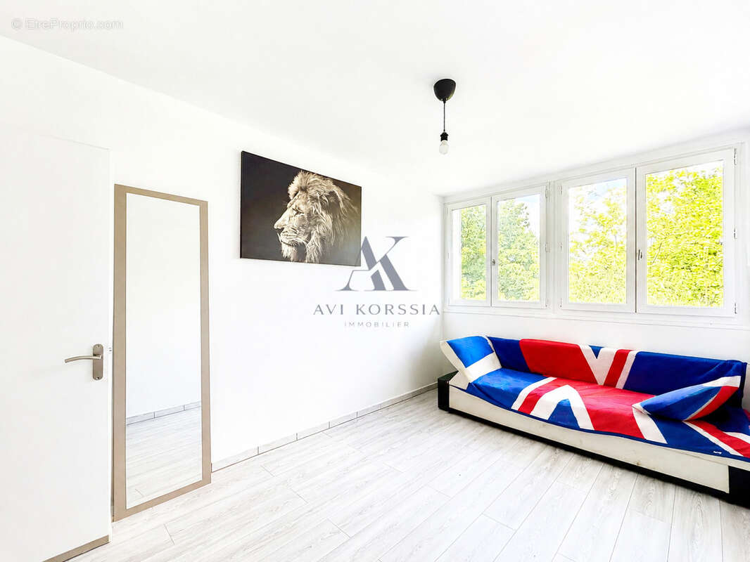 Saint-Priest   Appartement T4 de 62 m2 traversant avec balcon - photo 6