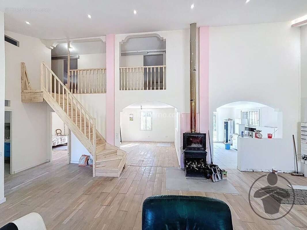 Maison à LA ROCHE-CHALAIS