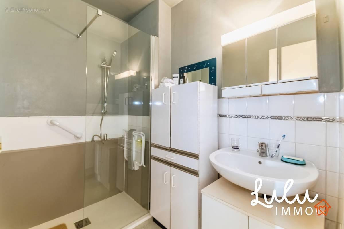 T3 61m2 avec balcon et place de stationnement - ECULLY - photo 8