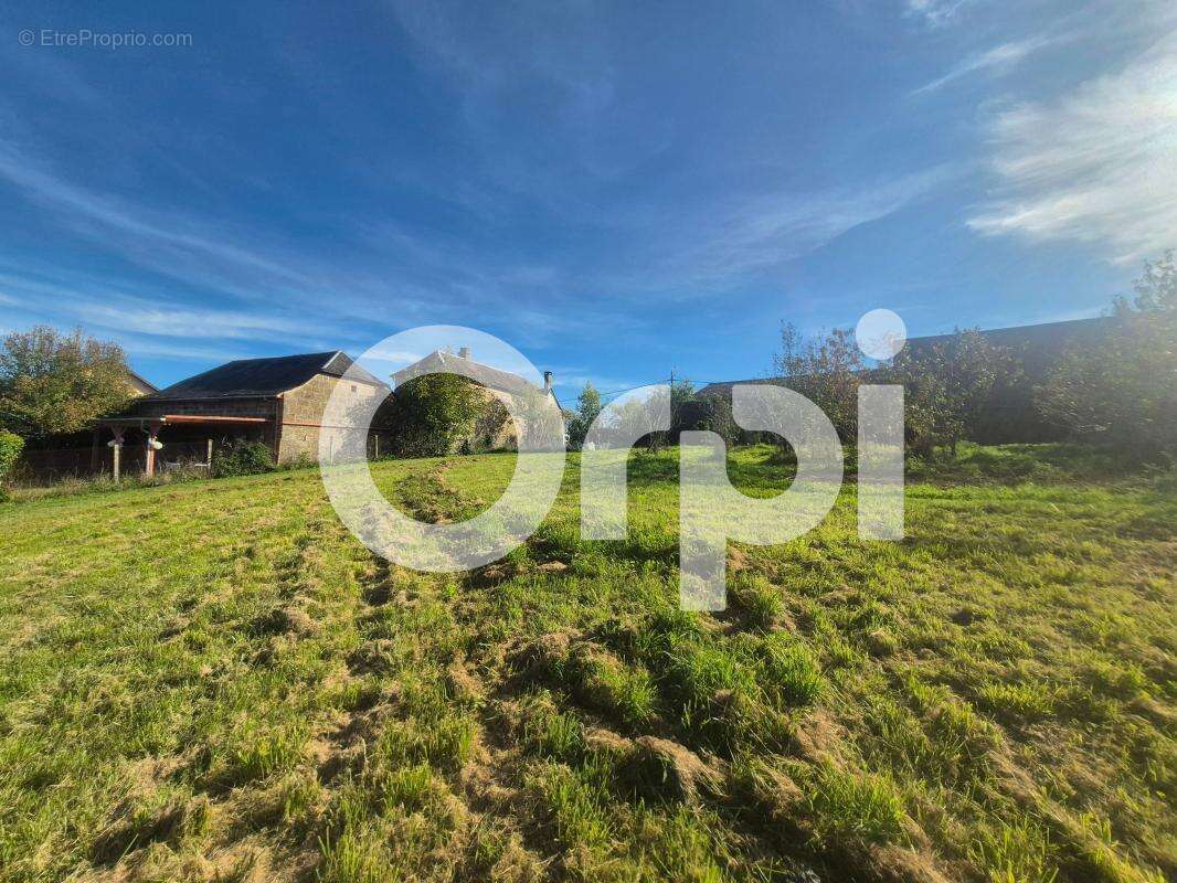 Terrain à VARETZ