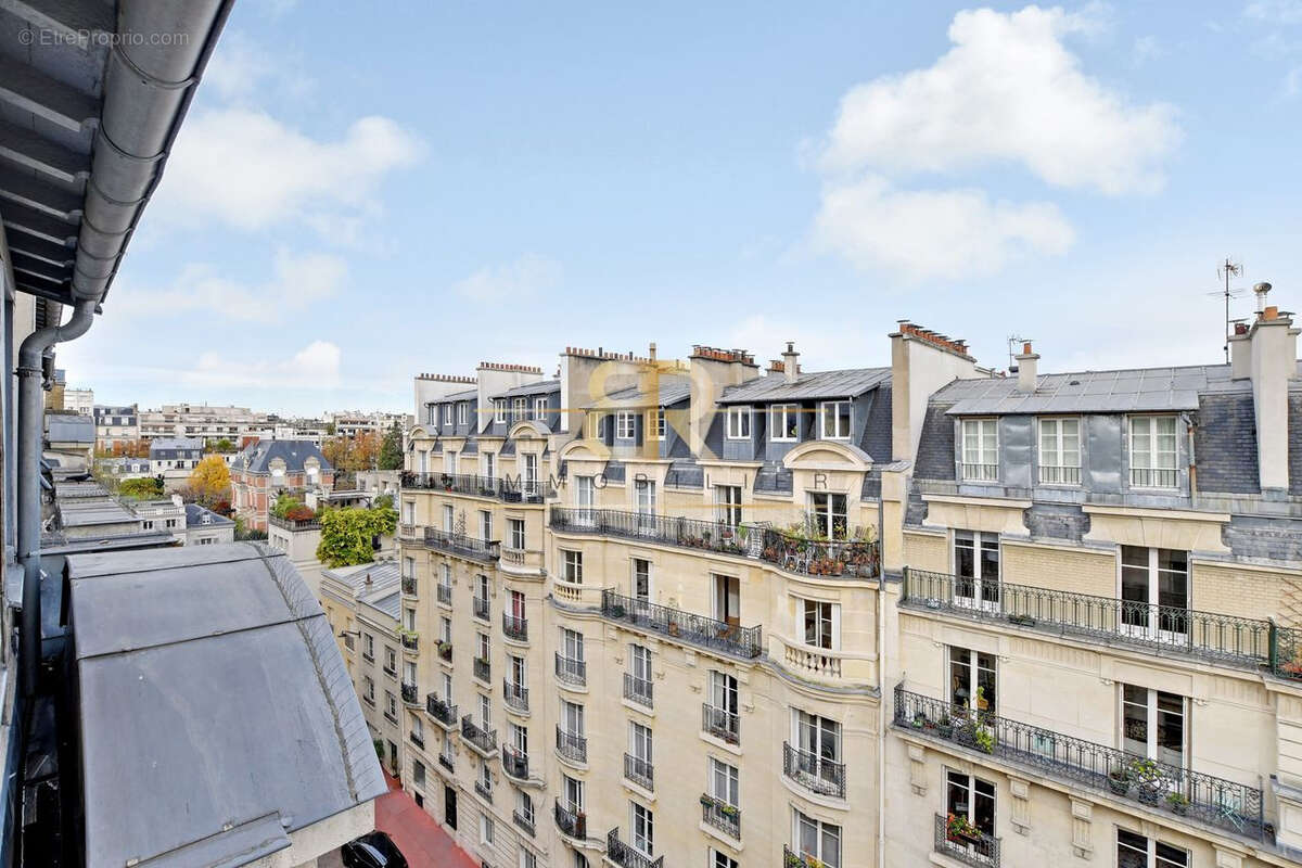 Appartement à PARIS-16E