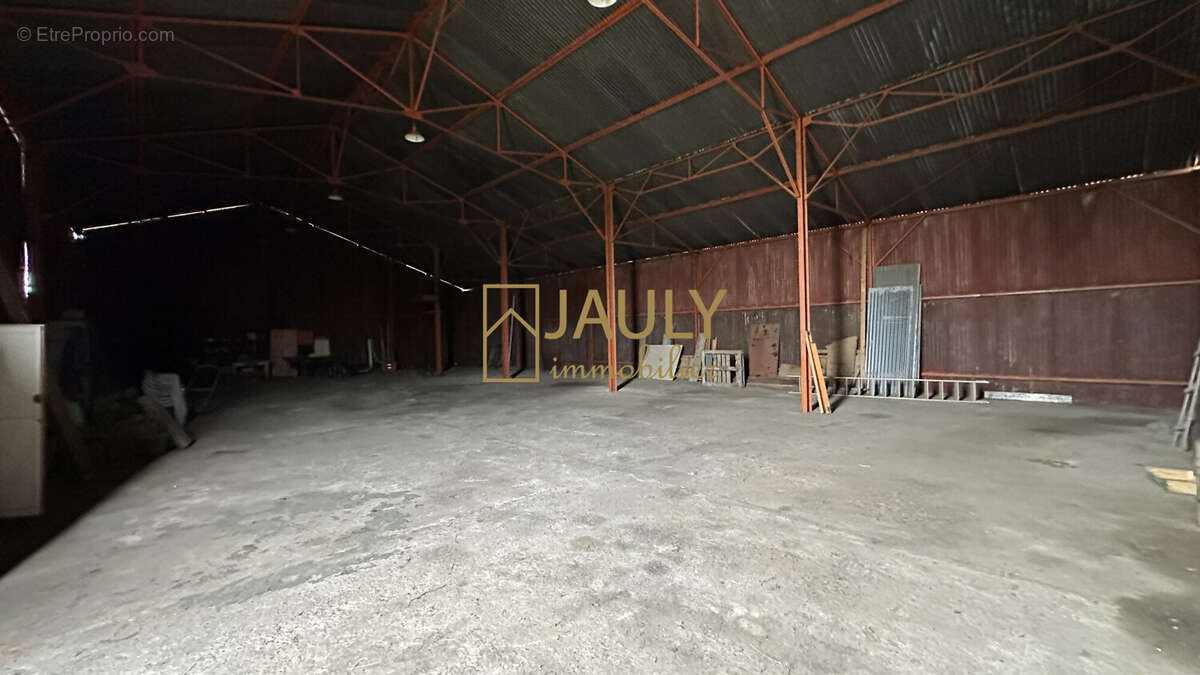 Commerce 360 m² à Meaux  - photo 4