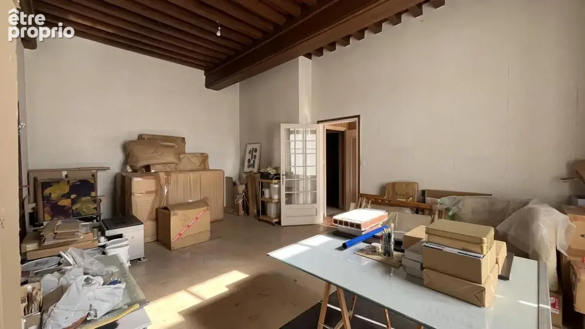 Maison en pierre de 335 m² en plein centre-ville - photo 10