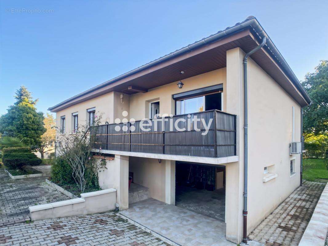 Maison à SARLIAC-SUR-L&#039;ISLE