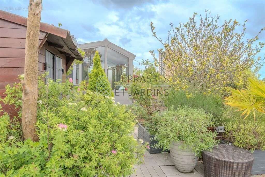 Appartement à LES LILAS