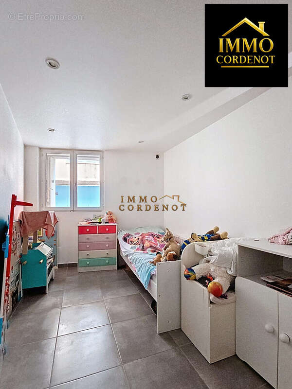 Appartement à FLASSANS-SUR-ISSOLE