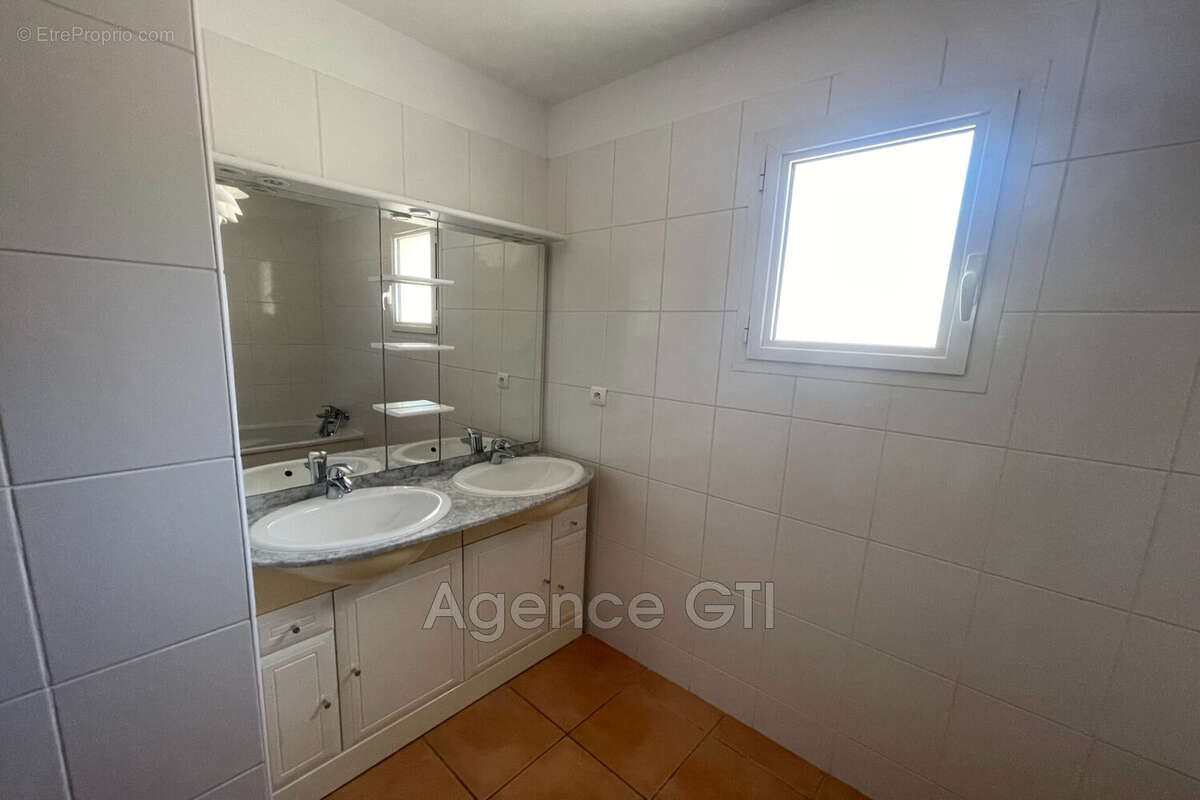 Maison à SOLLIES-PONT