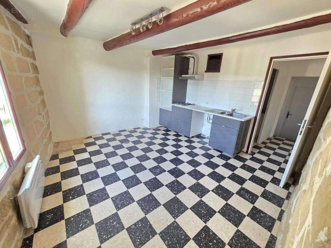 Appartement à MONTAREN-ET-SAINT-MEDIERS